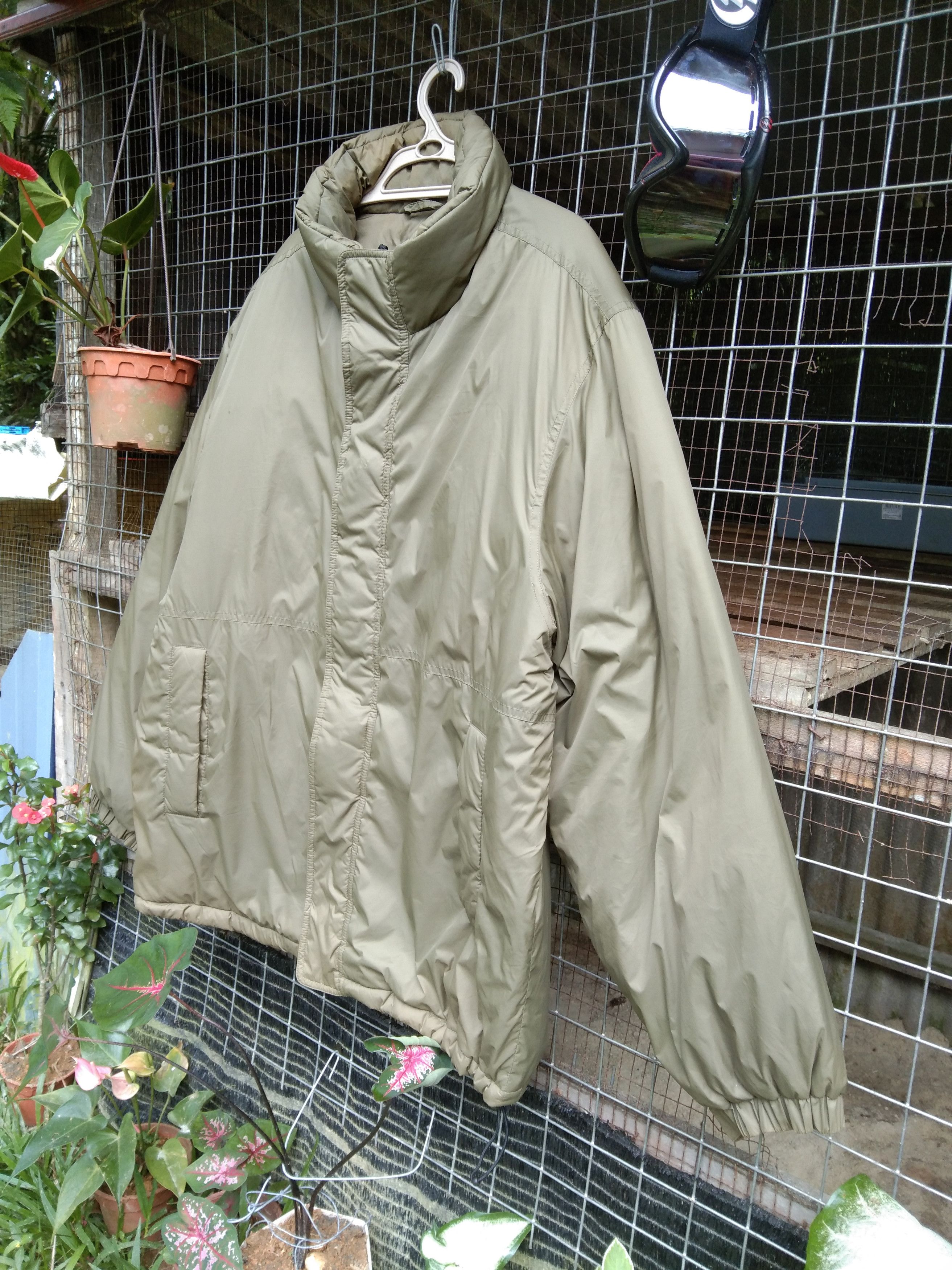 Japanese Brand VINTAGE UNIQLO PUFFER JACKET SUNFADED Size US XL / EU 56 / 4 - 2 Thumbnail