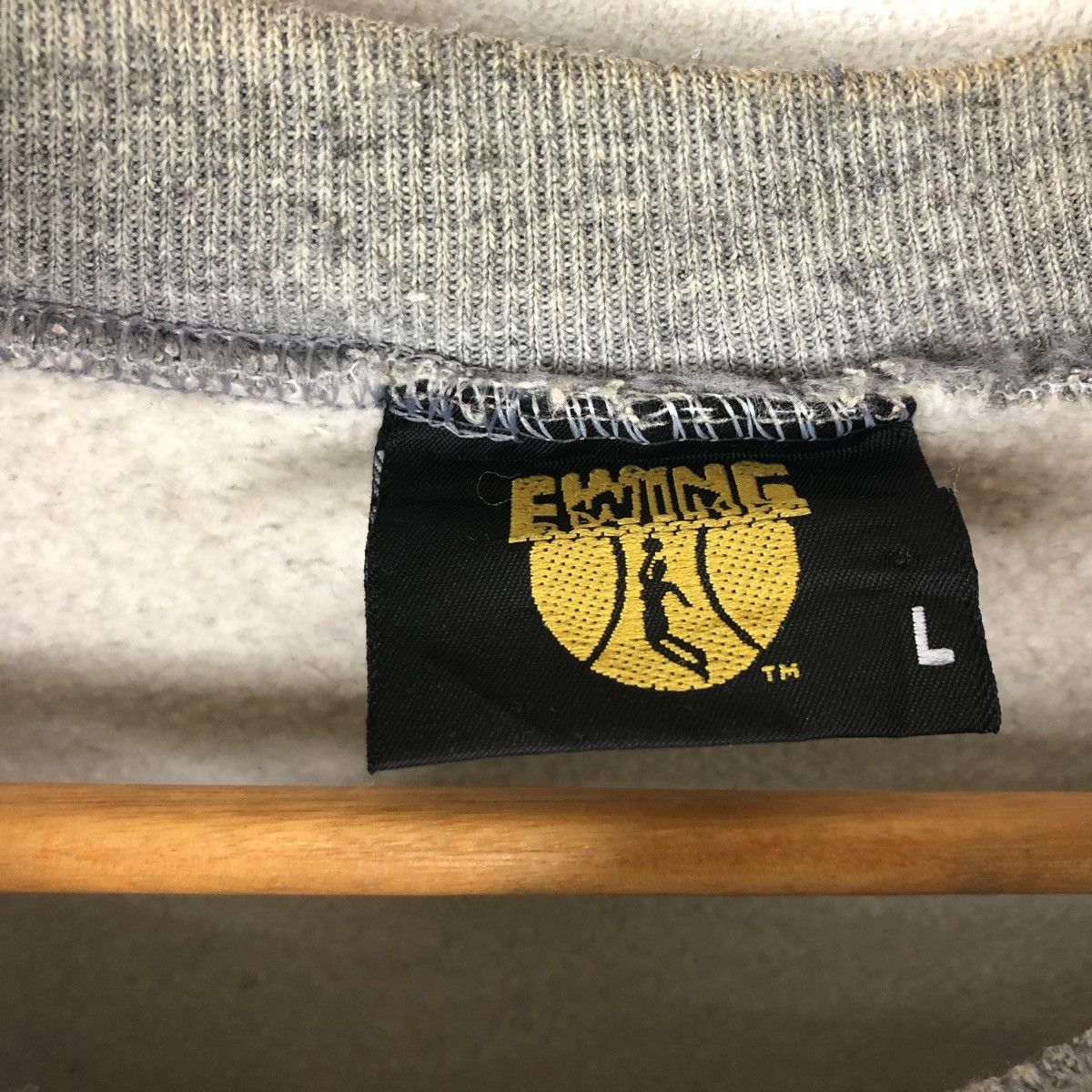 NBA Vtg PATRICK EWING NBA Sweatshirt Basketball Player Big Logo Size US L / EU 52-54 / 3 - 3 Thumbnail