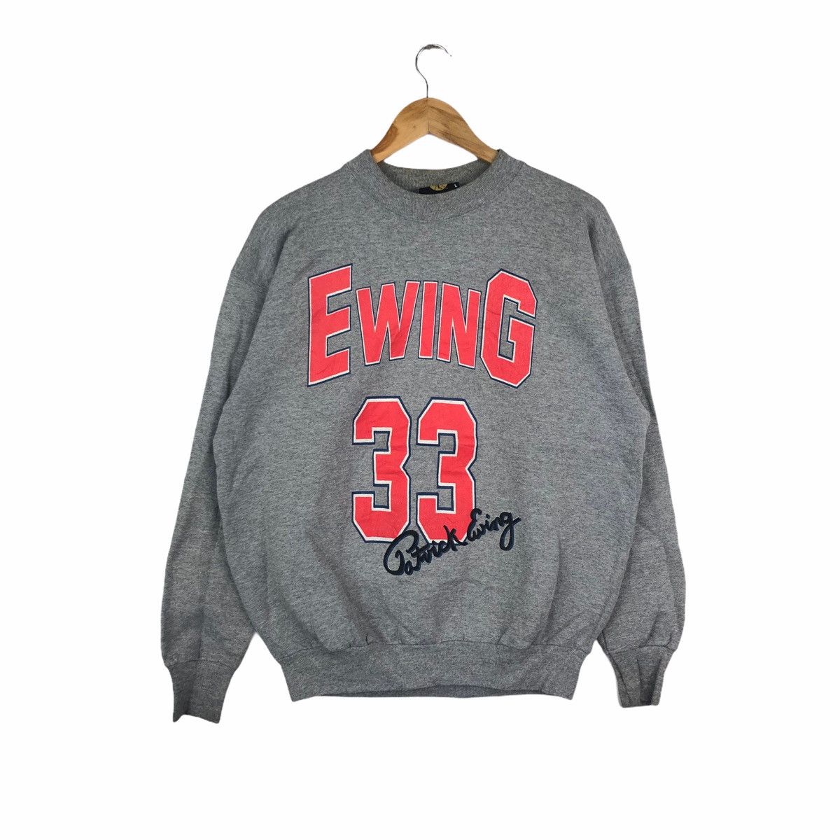 NBA Vtg PATRICK EWING NBA Sweatshirt Basketball Player Big Logo Size US L / EU 52-54 / 3 - 1 Thumbnail