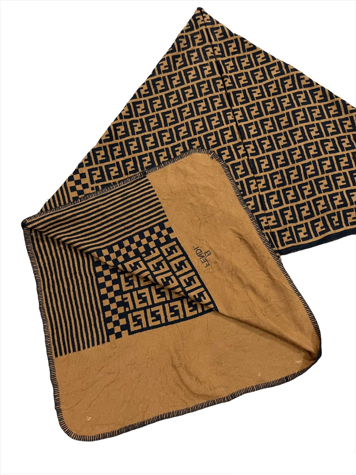 Fendi Vintage Fendi Made In Japan Monogram Queen Fitted Blanket Size ONE SIZE - 6 Thumbnail