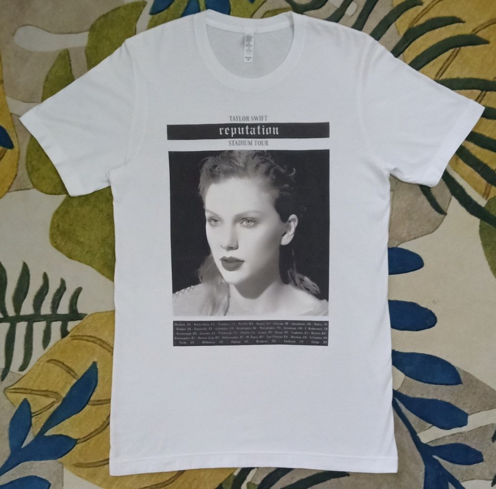 Band Tees Taylor Swift Reputation Stadium Tour T-shirt Size US M / EU 48-50 / 2 - 3 Thumbnail