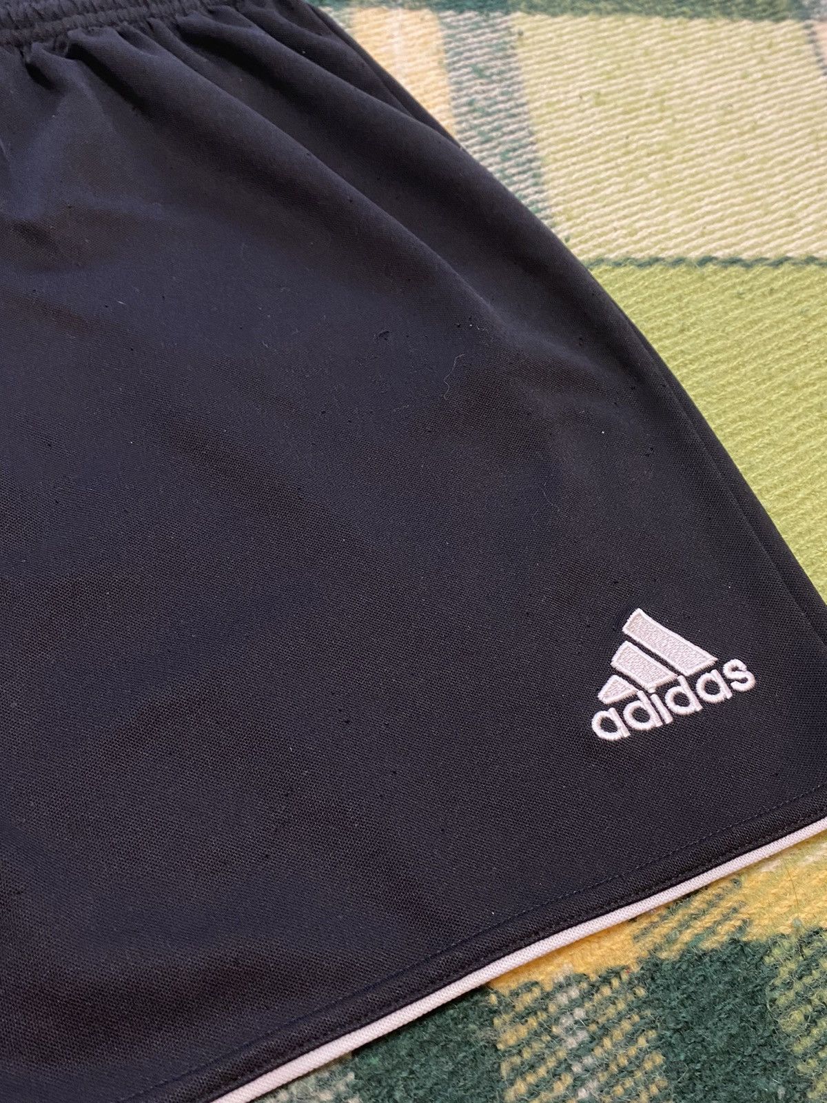 Adidas Vintage Adidas shorts streetwear y2k casual style size M Size US 32 / EU 48 - 2 Thumbnail
