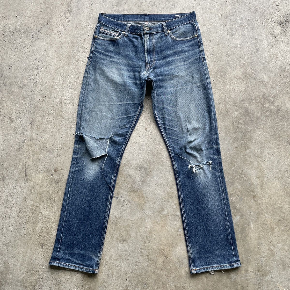 Japanese Brand Vintage Navy Jeans Faded Denim Pants Distressed W32 Size US 32 / EU 48 - 1 Thumbnail