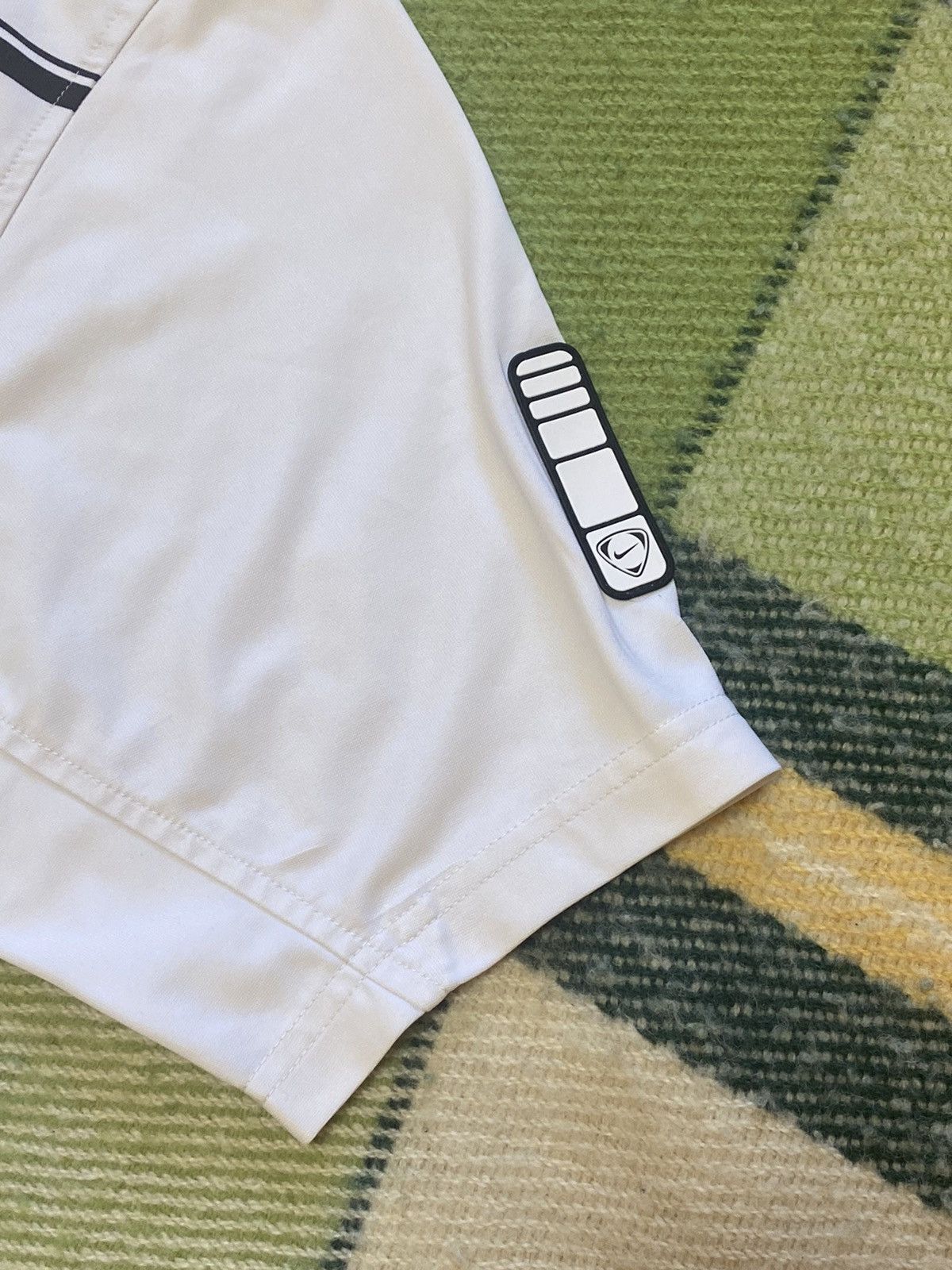 Nike Vintage Nike tee streetwear center swoosh y2k style size S Size US S / EU 44-46 / 1 - 3 Thumbnail