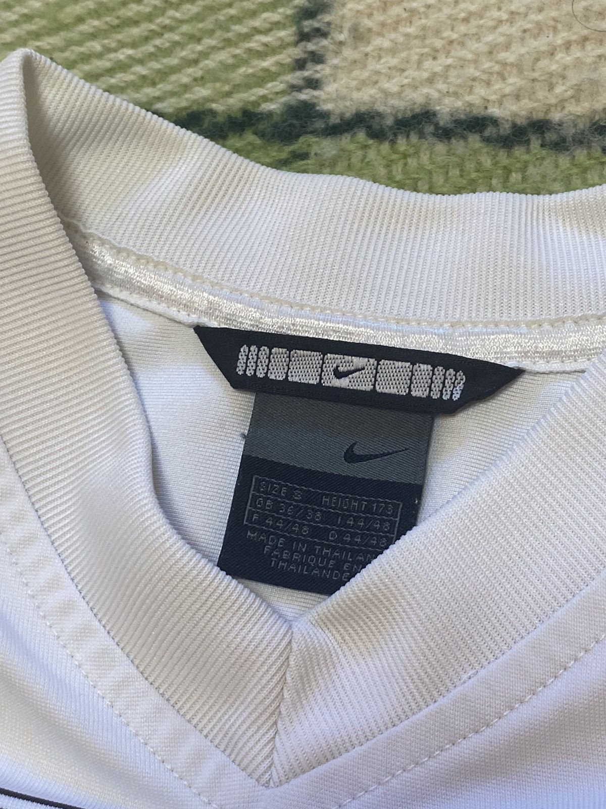 Nike Vintage Nike tee streetwear center swoosh y2k style size S Size US S / EU 44-46 / 1 - 6 Thumbnail