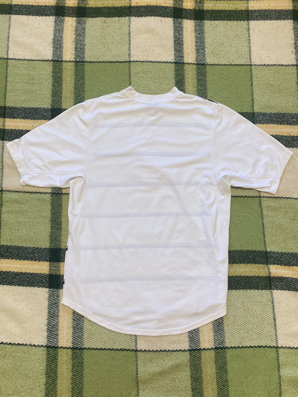 Nike Vintage Nike tee streetwear center swoosh y2k style size S Size US S / EU 44-46 / 1 - 5 Thumbnail