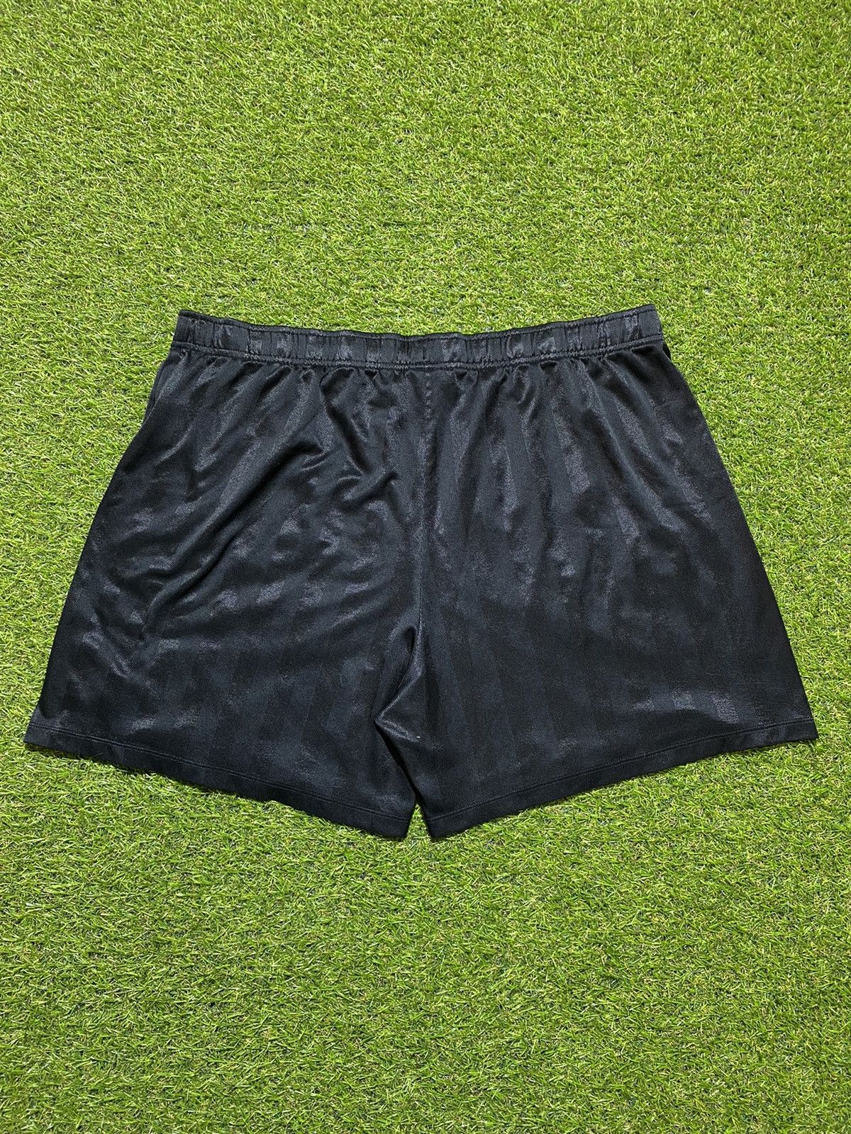 Nike Vintage Nike shorts streetwear swoosh casual y2k size XXL Size US 38 / EU 54 - 2 Thumbnail
