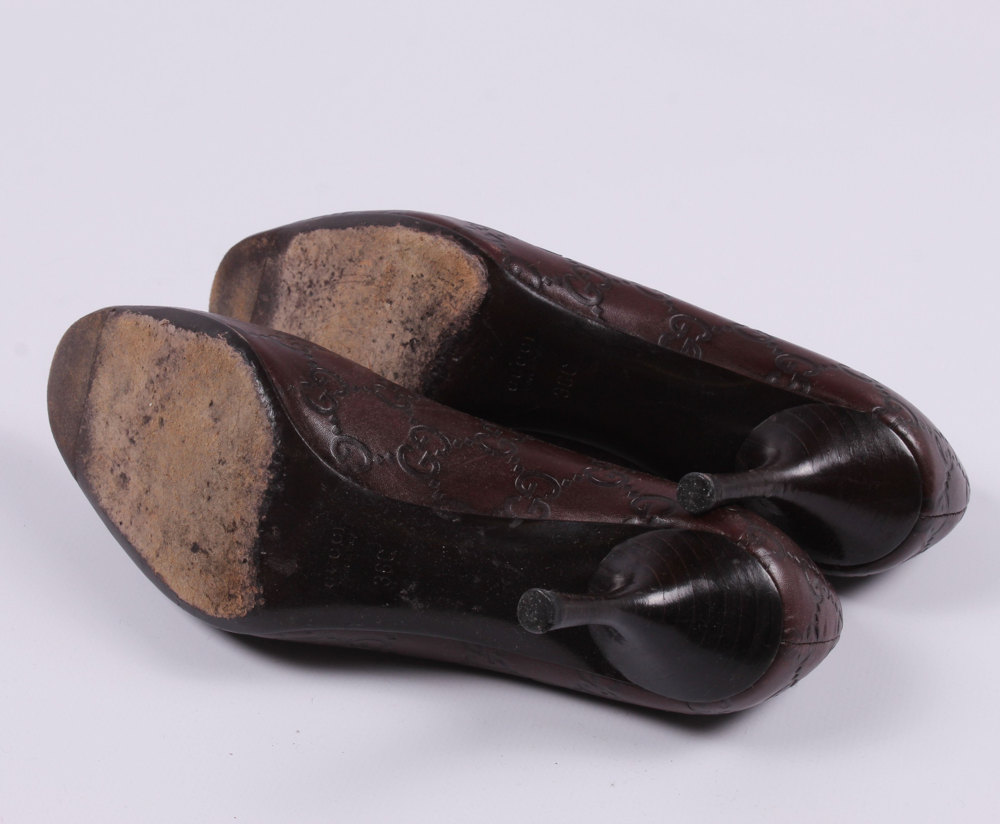 Gucci Gucci Vintage Monogram Leather Logo Embossed Heels Size US 5 / IT 35 - 6 Thumbnail
