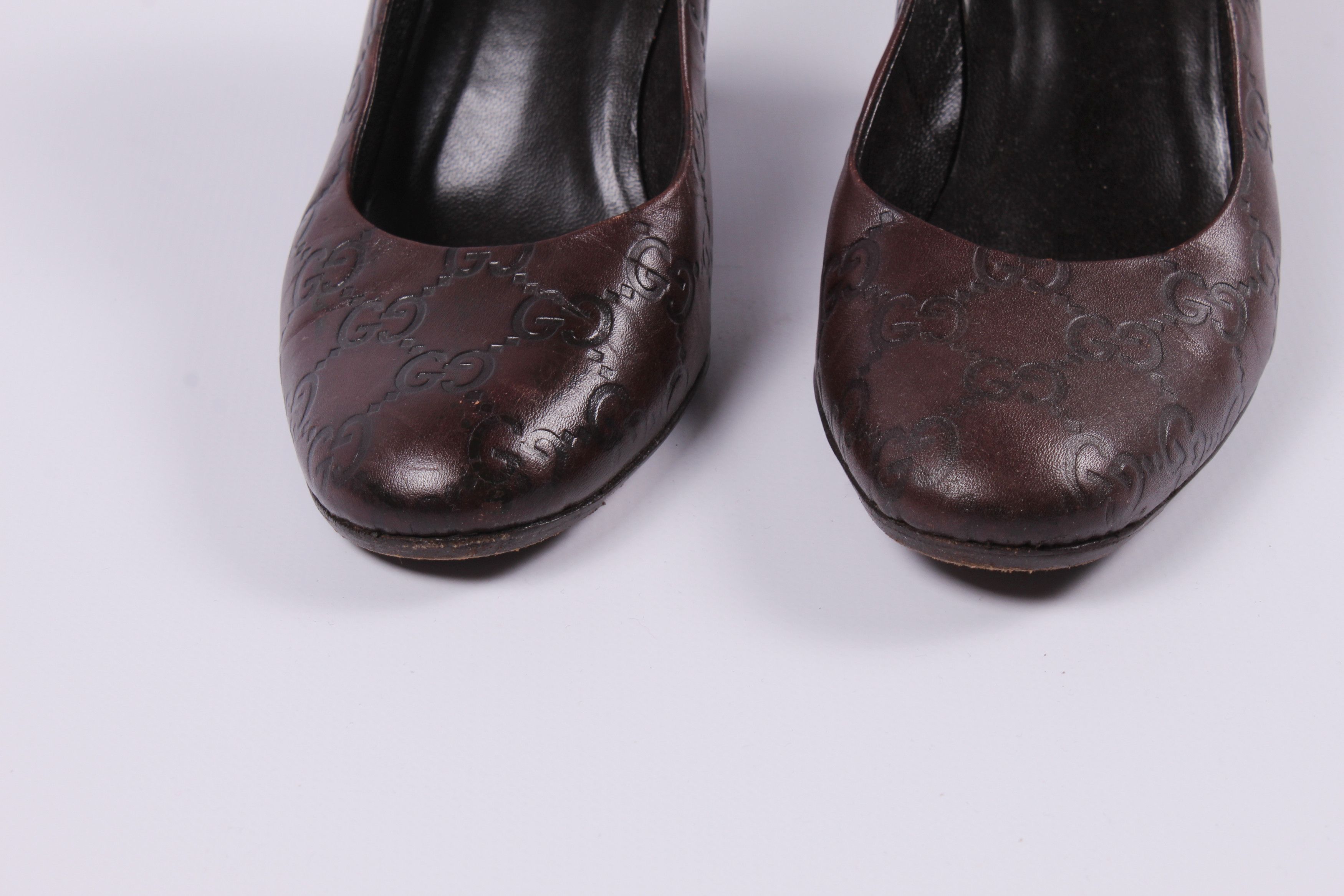 Gucci Gucci Vintage Monogram Leather Logo Embossed Heels Size US 5 / IT 35 - 2 Thumbnail