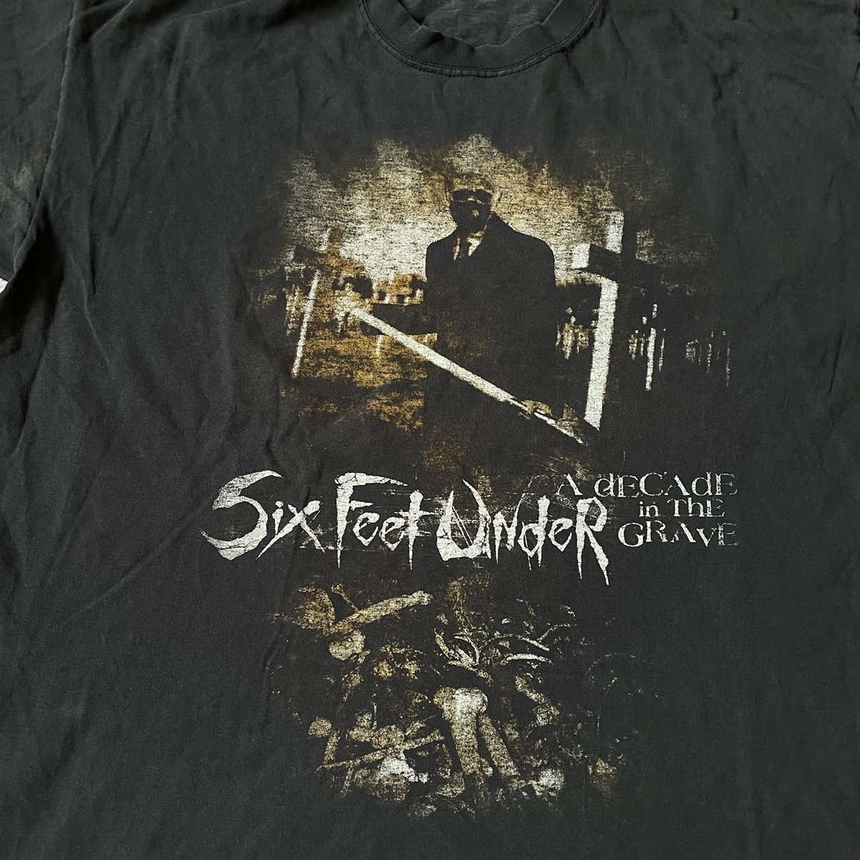 Vintage Vintage 90s Six Feet Under Graphic Tee Horror Grunge Boxy XL Size US XL / EU 56 / 4 - 5 Thumbnail