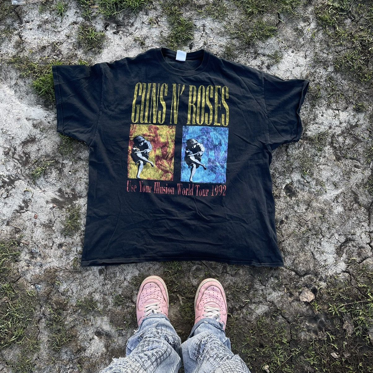 Vintage Vintage 90s Guns N Roses Band Tee Sun Faded Grunge Slim XL Size US XL / EU 56 / 4 - 1 Thumbnail