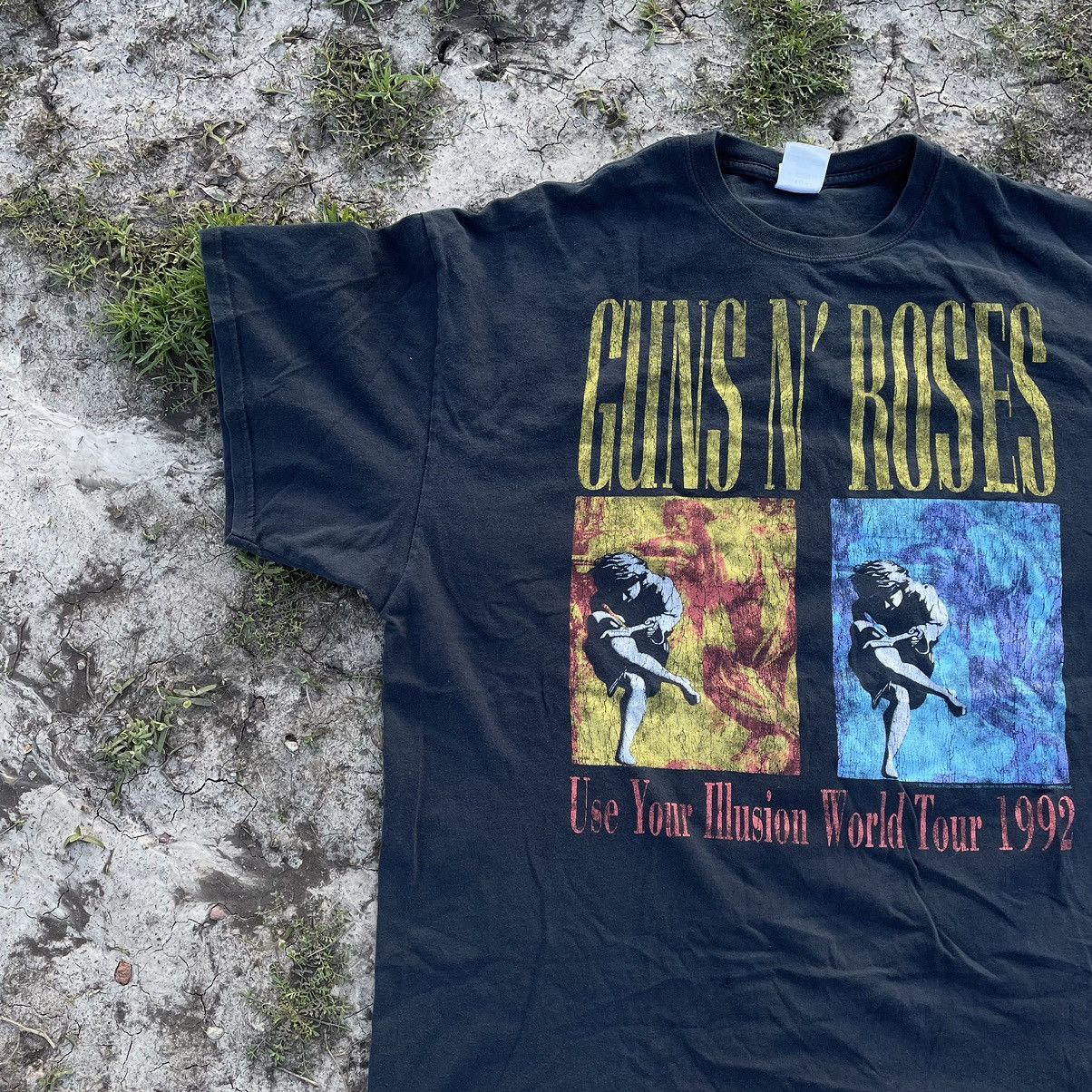 Vintage Vintage 90s Guns N Roses Band Tee Sun Faded Grunge Slim XL Size US XL / EU 56 / 4 - 4 Thumbnail