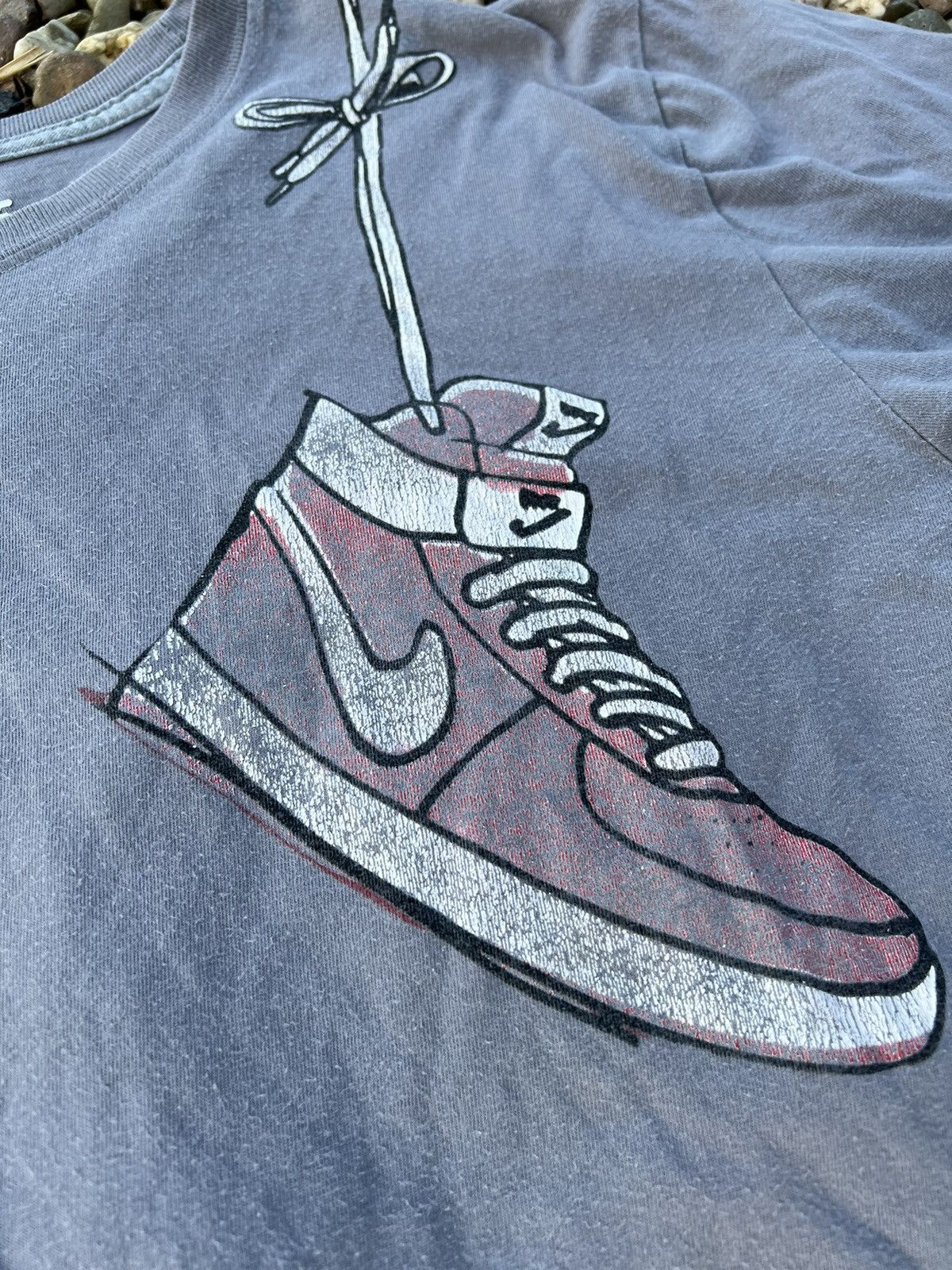 Nike Nike vintage sneaker head sneakers tshirt Size US L / EU 52-54 / 3 - 3 Thumbnail