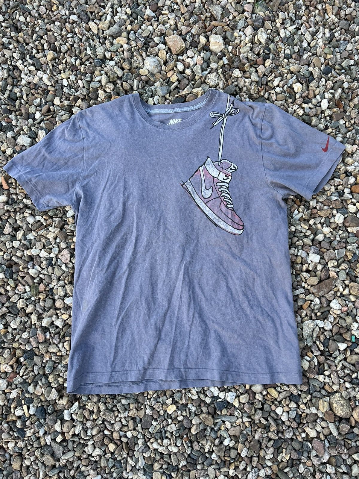 Nike Nike vintage sneaker head sneakers tshirt Size US L / EU 52-54 / 3 - 1 Thumbnail