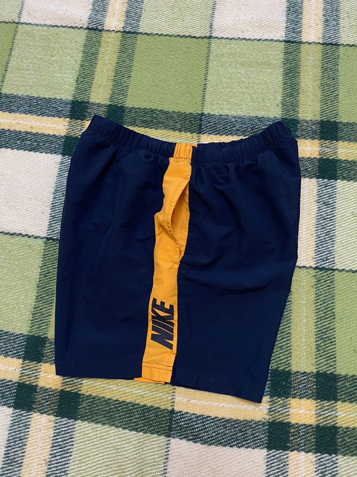 Nike Vintage Nike shorts streetwear swoosh casual y2k size XL Size US 36 / EU 52 - 2 Thumbnail