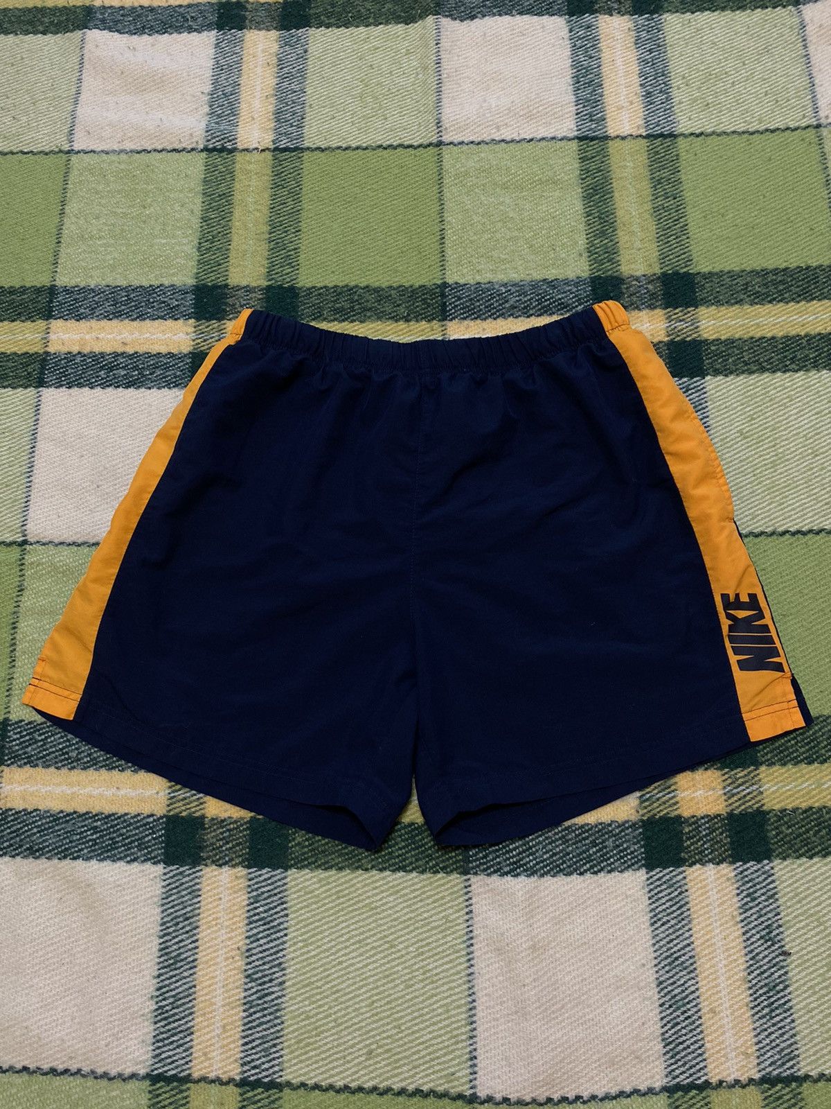 Nike Vintage Nike shorts streetwear swoosh casual y2k size XL Size US 36 / EU 52 - 1 Thumbnail