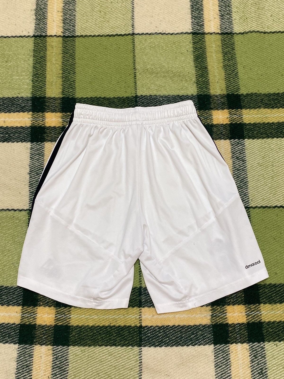 Adidas Vintage Adidas shorts streetwear y2k casual style size S Size US 30 / EU 46 - 2 Thumbnail