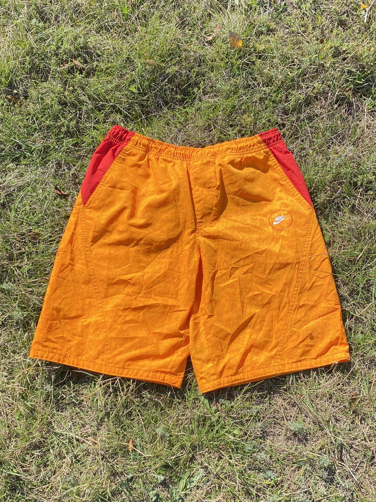 Nike Vintage Nike shorts streetwear swoosh casual y2k size L Size US 34 / EU 50 - 1 Thumbnail