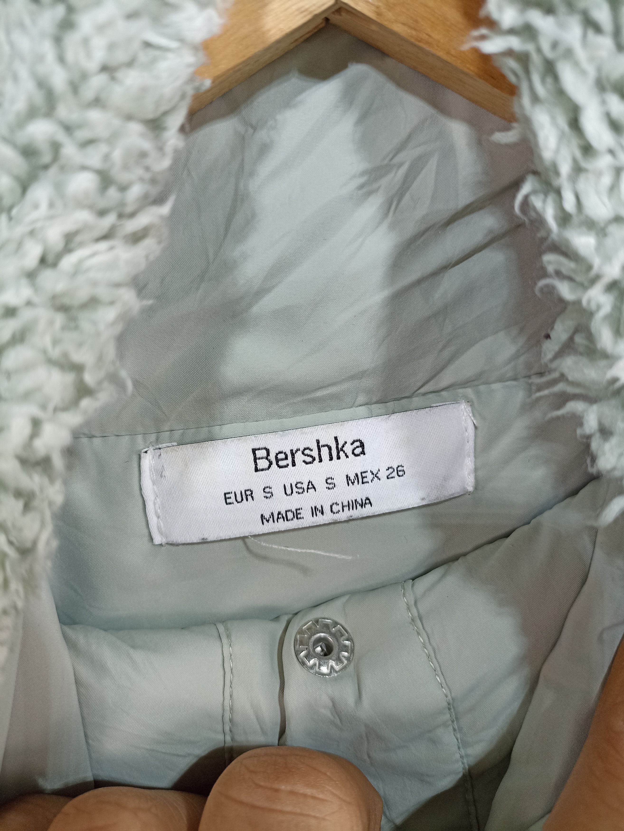Bershka Bershka pile fleece cropped Size US S / EU 44-46 / 1 - 3 Thumbnail