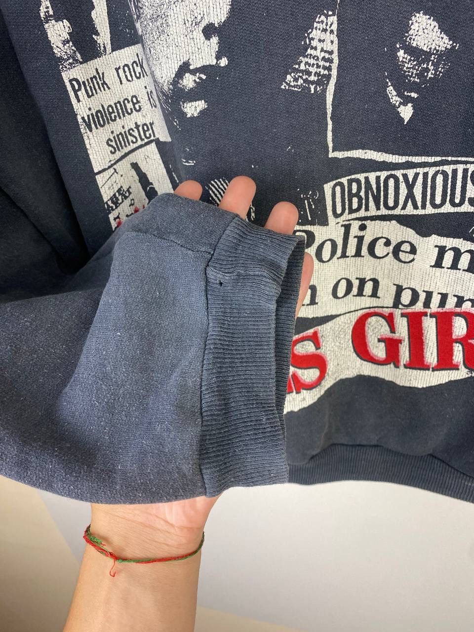 Vintage Sex Pistols Knifes Girl 90s band vintage sweatshirt size m Size US M / EU 48-50 / 2 - 3 Thumbnail