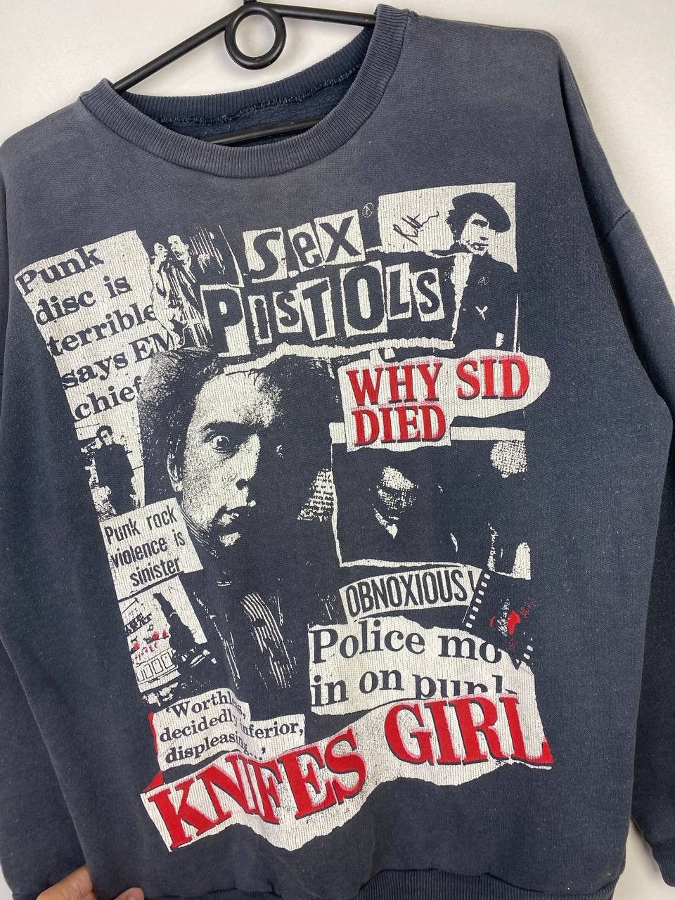 Vintage Sex Pistols Knifes Girl 90s band vintage sweatshirt size m Size US M / EU 48-50 / 2 - 4 Thumbnail