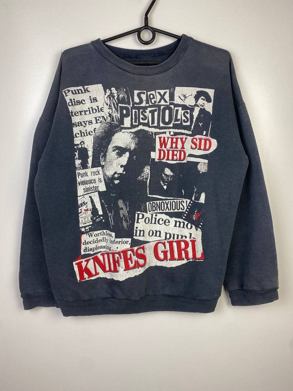 Vintage Sex Pistols Knifes Girl 90s band vintage sweatshirt size m Size US M / EU 48-50 / 2 - 1 Thumbnail