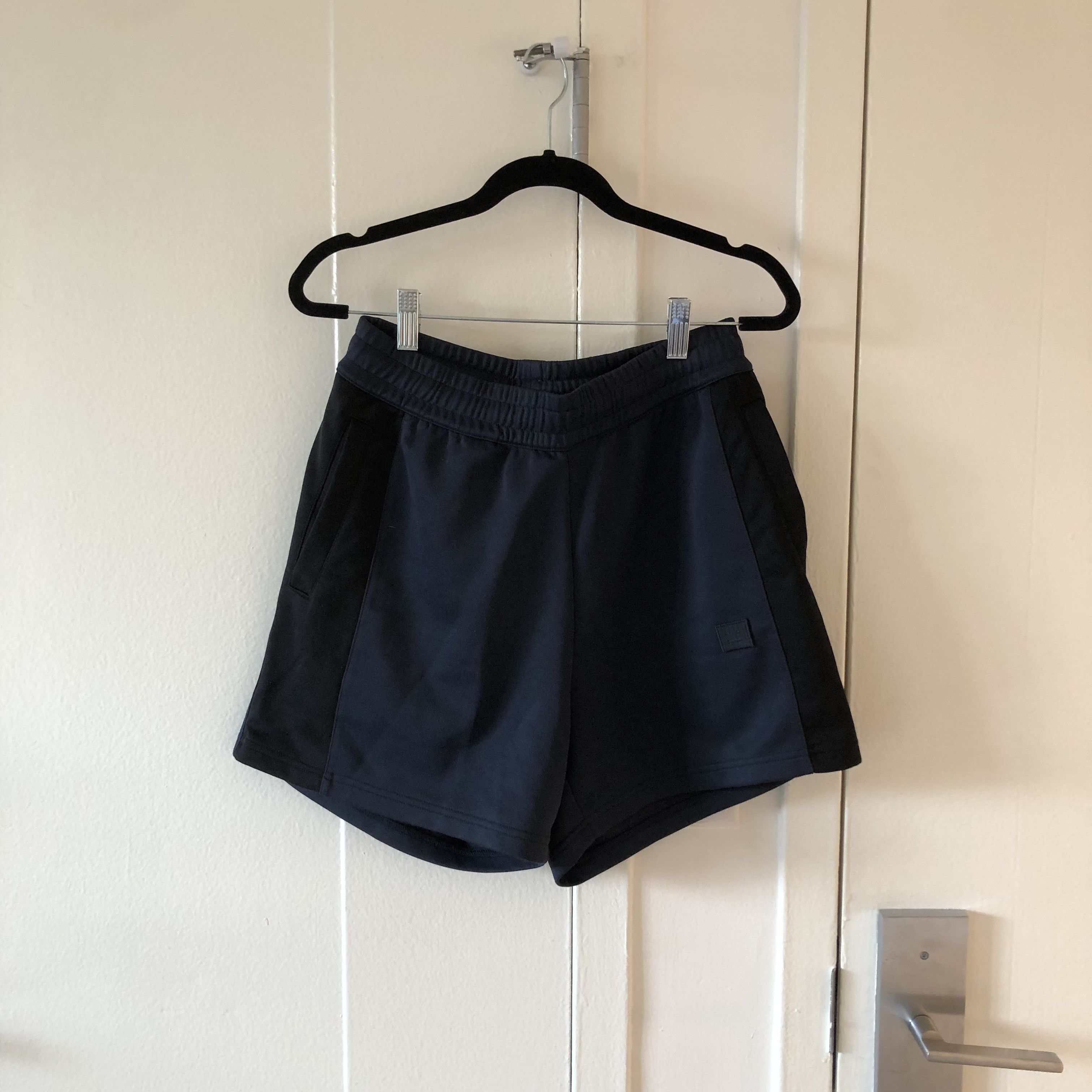 Acne Studios Acne Studios Face Logo Shorts Size US 30 / EU 46 - 1 Thumbnail
