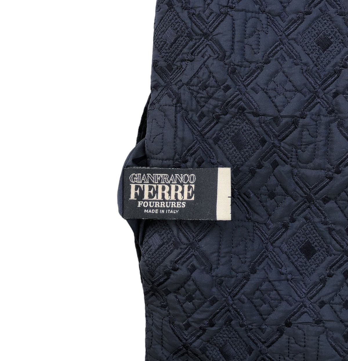 Gianfranco Ferre Gianfranco Ferre Fourrures Reversible Embroidery Mink Fur Size M / US 6-8 / IT 42-44 - 16 Thumbnail