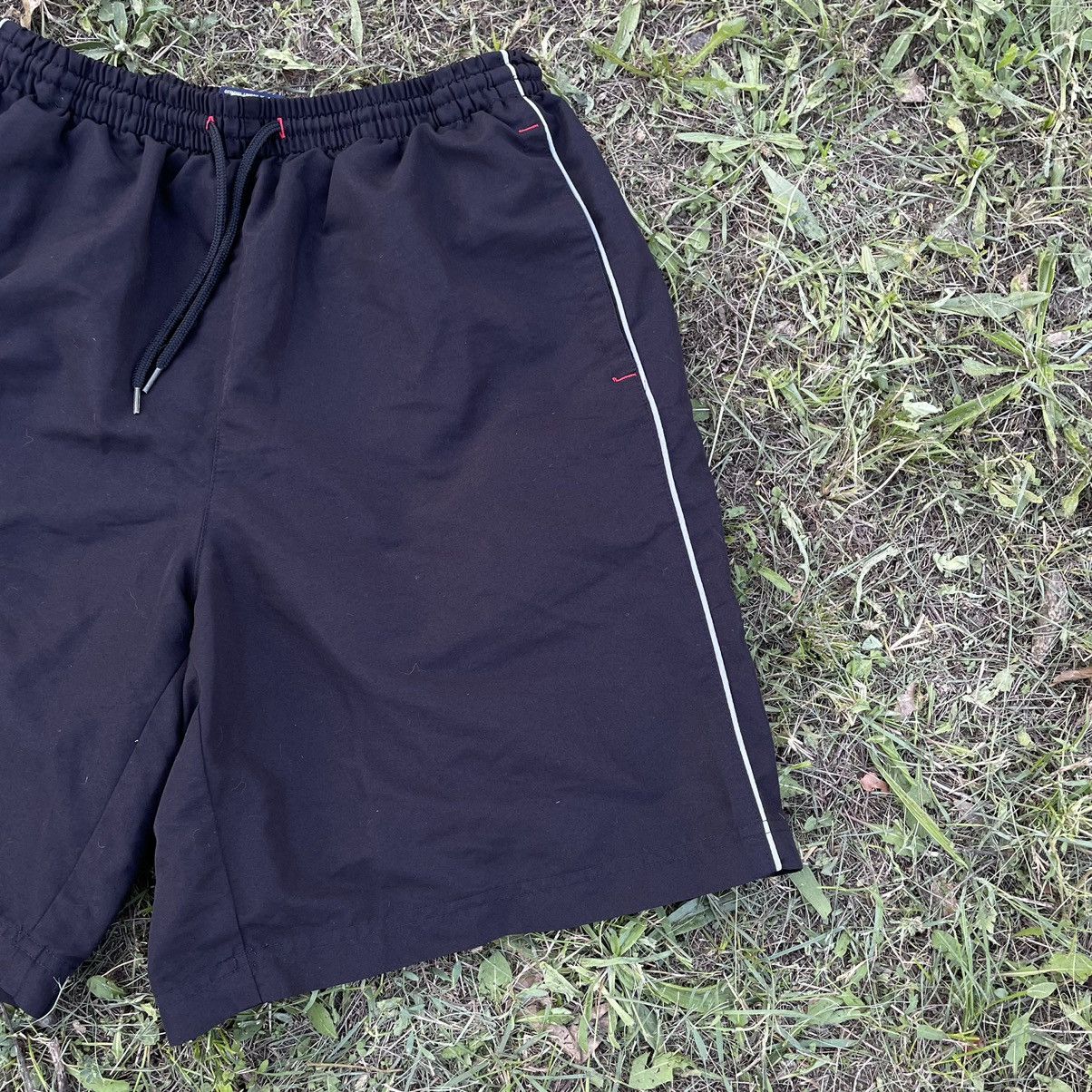 Vintage Vintage 90s Umbro Sport Shorts Baggy Streetwear Navy Logo 36 Size US 36 / EU 52 - 2 Thumbnail