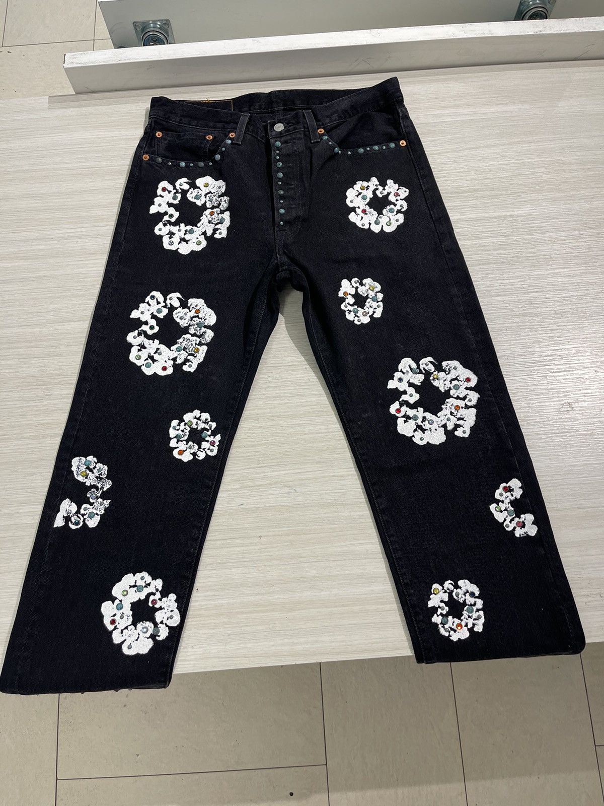 DENIM TEARS Denim Tears x Levi's 501 Rhinestone Wreath Jeans Black 