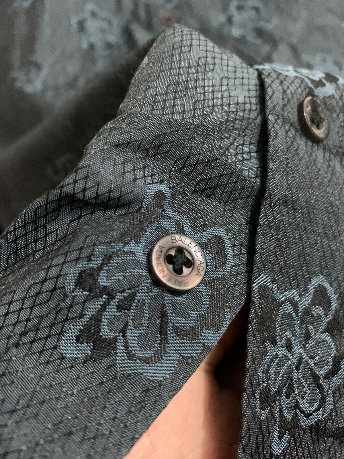 Balenciaga 🛑Send Offer🛑Balenciaga Flower Shirts Size US L / EU 52-54 / 3 - 4 Thumbnail