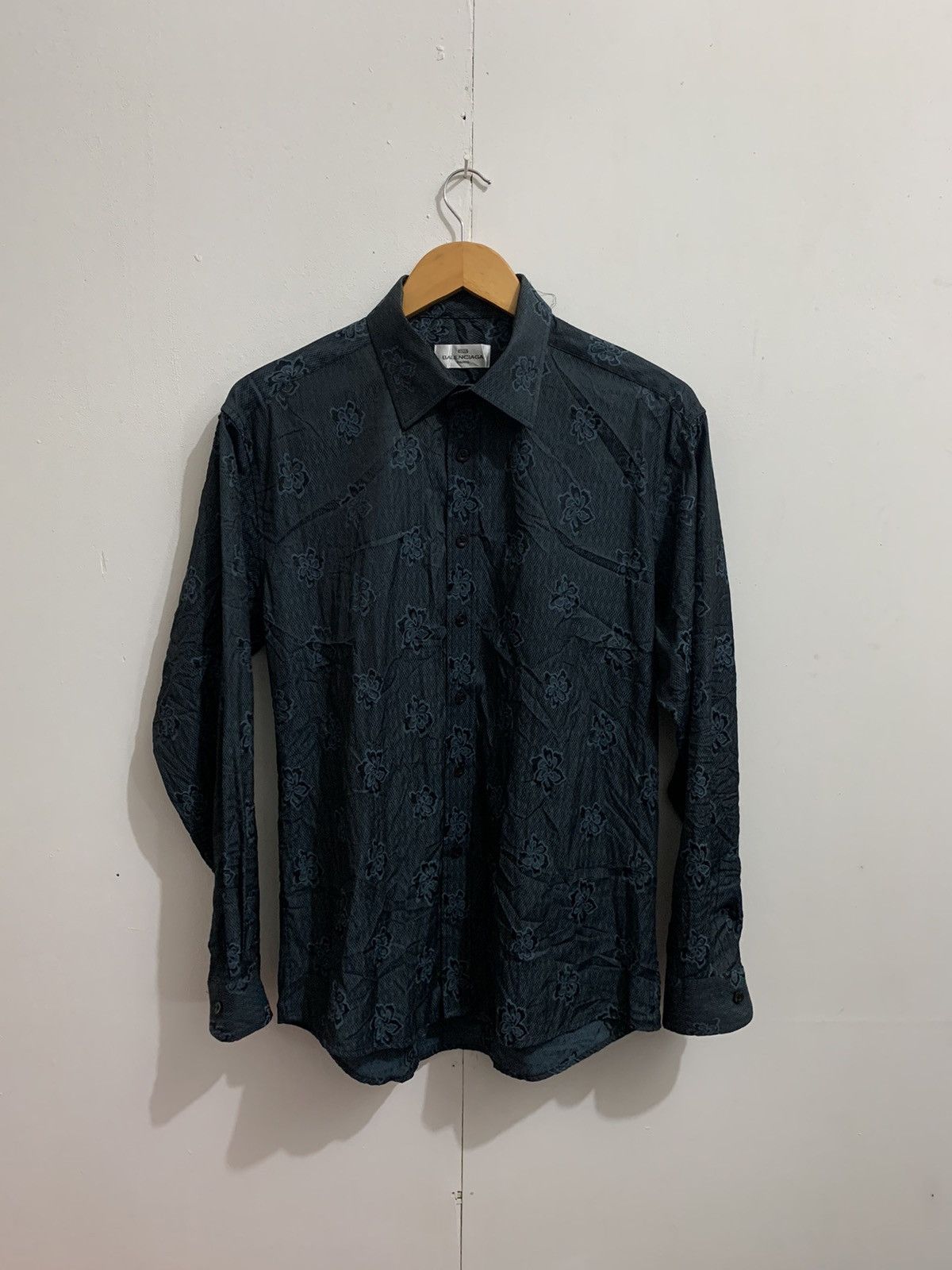 Balenciaga 🛑Send Offer🛑Balenciaga Flower Shirts Size US L / EU 52-54 / 3 - 1 Thumbnail