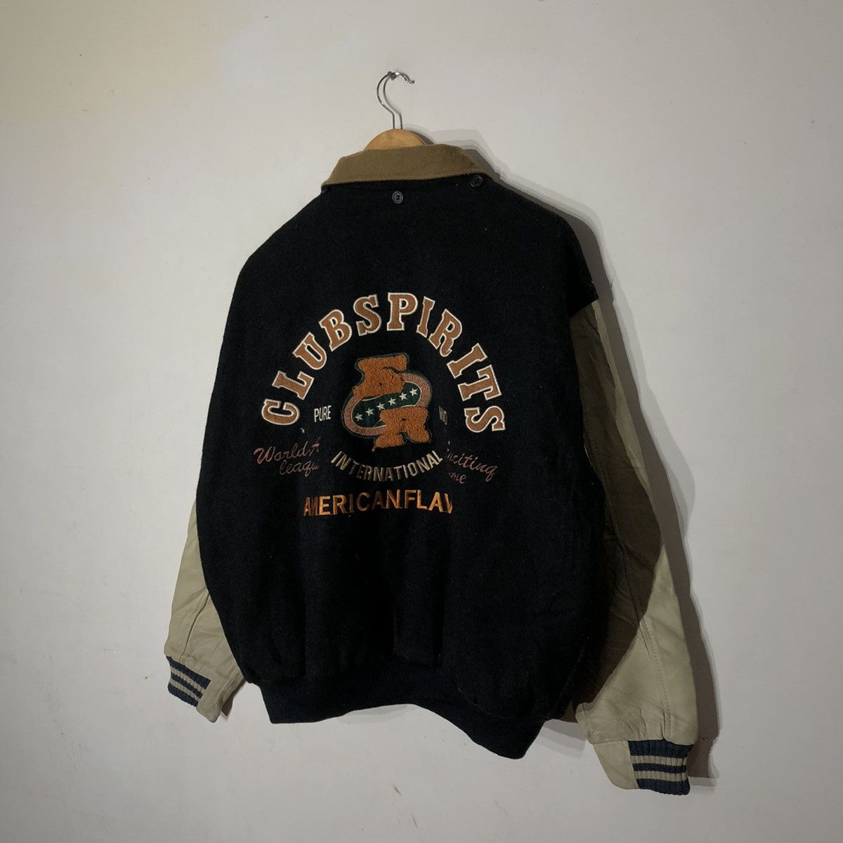 Japanese Brand Vintage Club Spirit American Flavor Big Logo Varsity Jacket Size US L / EU 52-54 / 3 - 6 Thumbnail