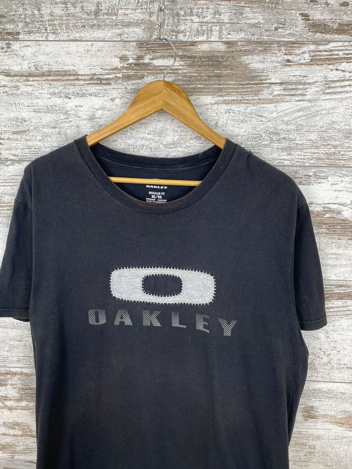 Japanese Brand Mens Vintage Oakley T Shirt big logo streetwear y2k rare Size US XL / EU 56 / 4 - 2 Thumbnail
