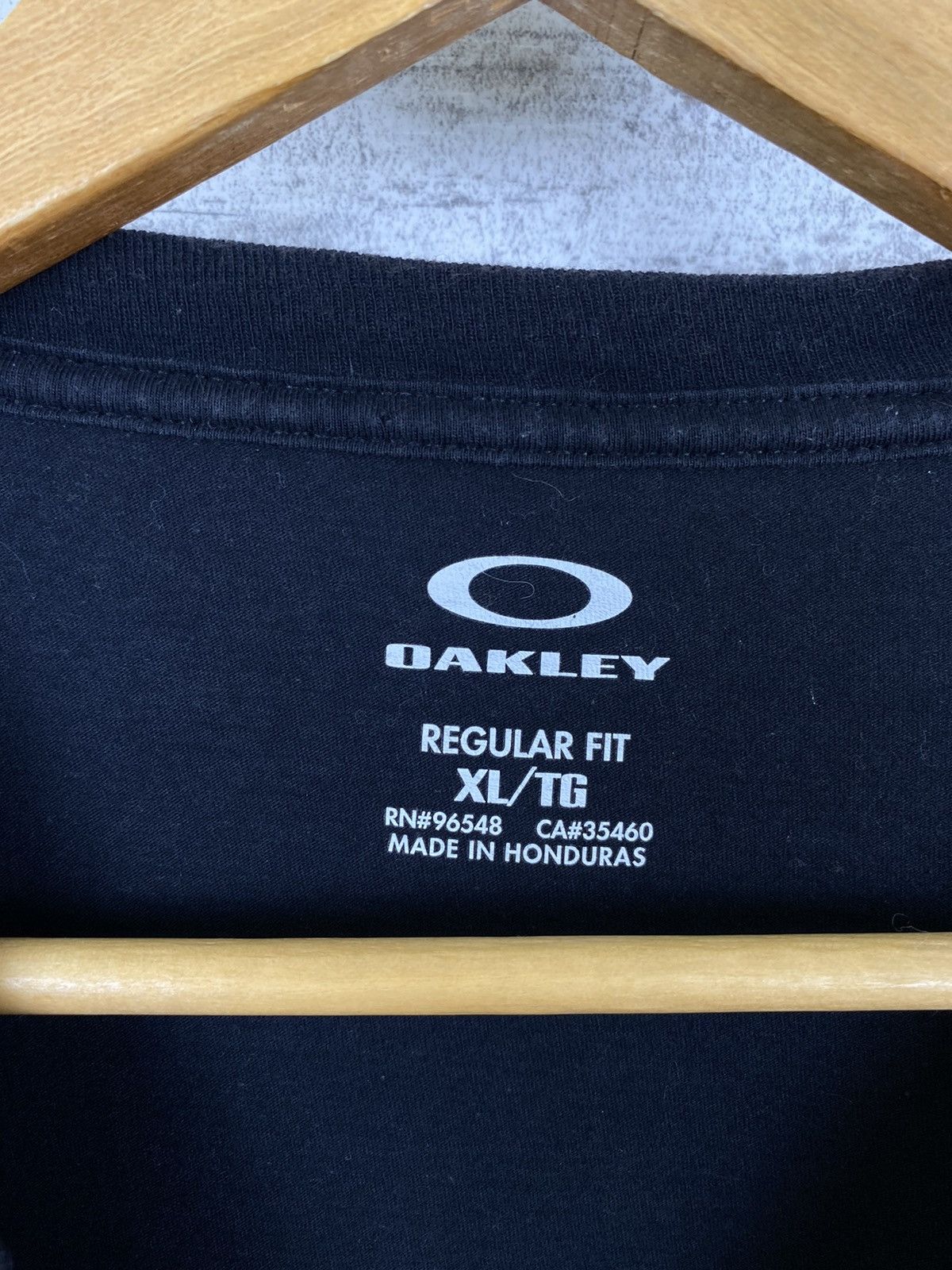 Japanese Brand Mens Vintage Oakley T Shirt big logo streetwear y2k rare Size US XL / EU 56 / 4 - 4 Thumbnail