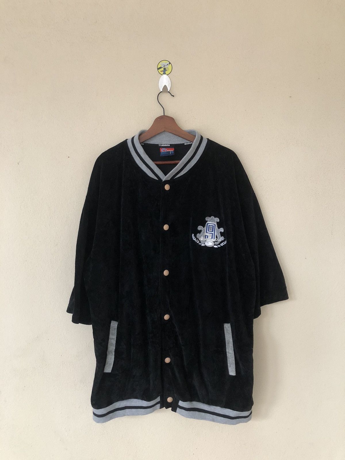 Akademiks × Velvet × Vintage Akademiks Stadium Division Velvet Eye Embroidered Size US XXL / EU 58 / 5 - 2 Thumbnail
