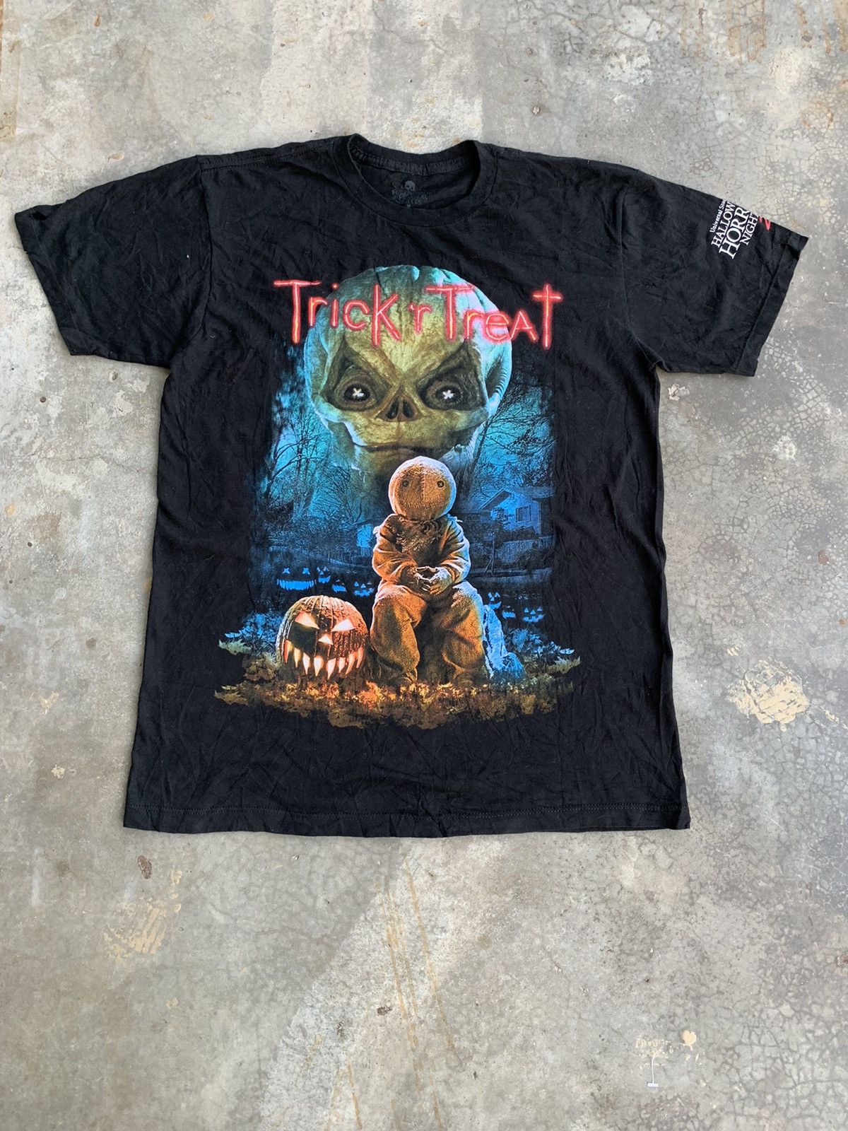 Universal Studios Distressed Halloween Horror Trick r Treat Movie Tshirt Size US M / EU 48-50 / 2 - 1 Thumbnail