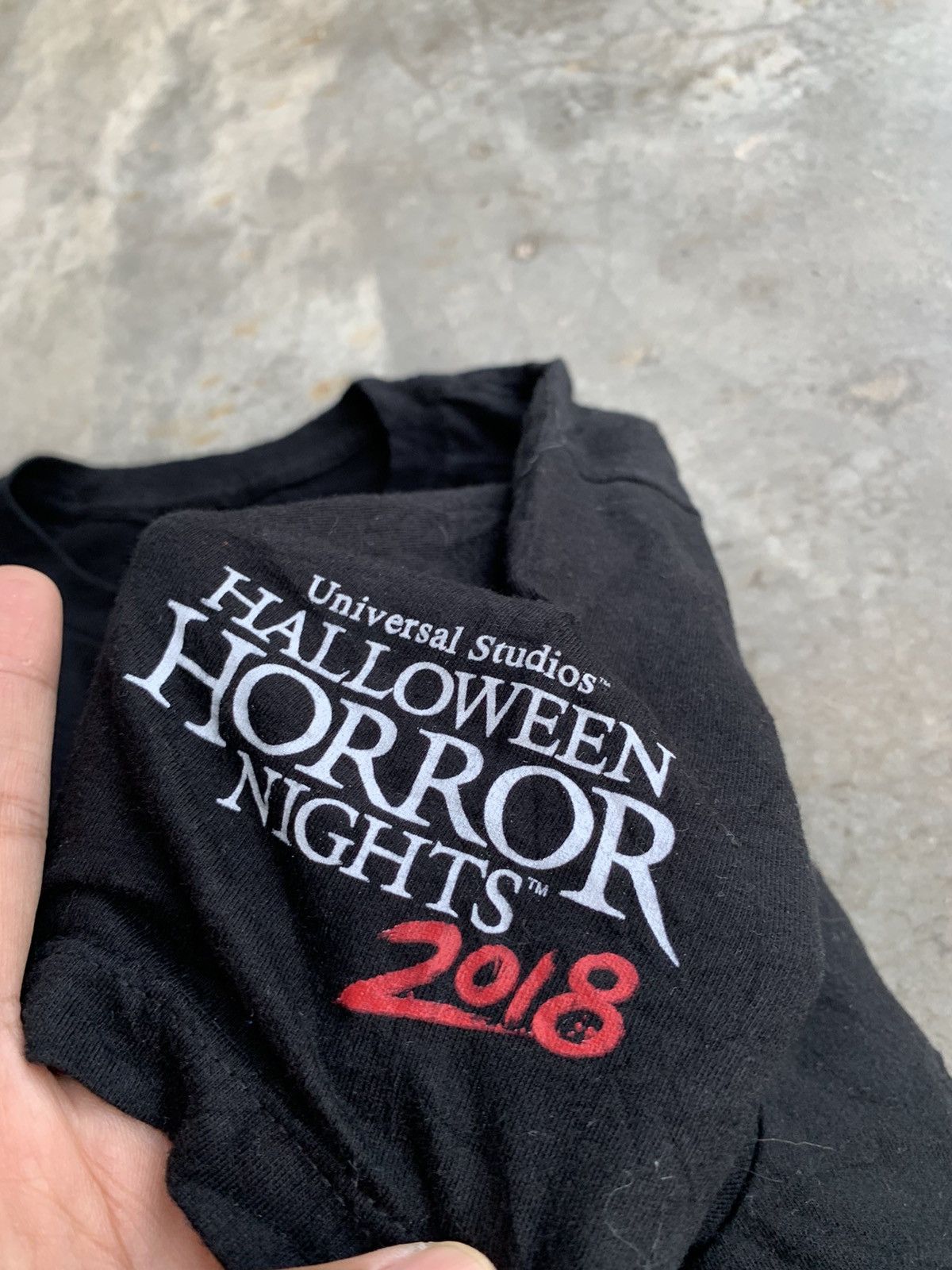 Universal Studios Distressed Halloween Horror Trick r Treat Movie Tshirt Size US M / EU 48-50 / 2 - 5 Thumbnail