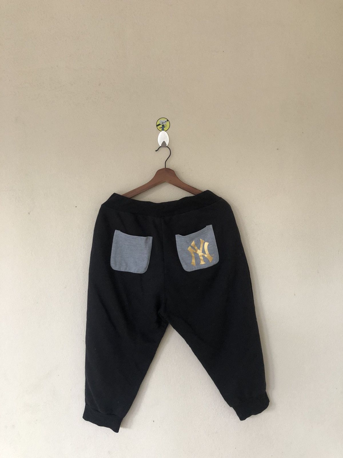 MLB × New York Yankees New York Yankees Three Quarter Size L Sweatpants 28-32 Size US 32 / EU 48 - 2 Thumbnail