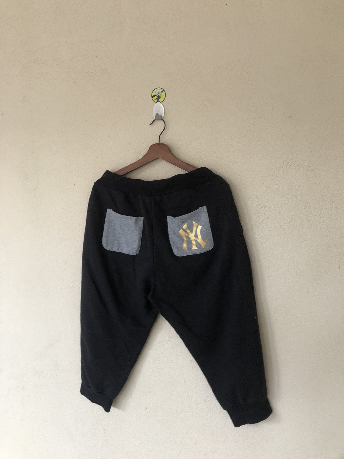 MLB × New York Yankees New York Yankees Three Quarter Size L Sweatpants 28-32 Size US 32 / EU 48 - 4 Thumbnail