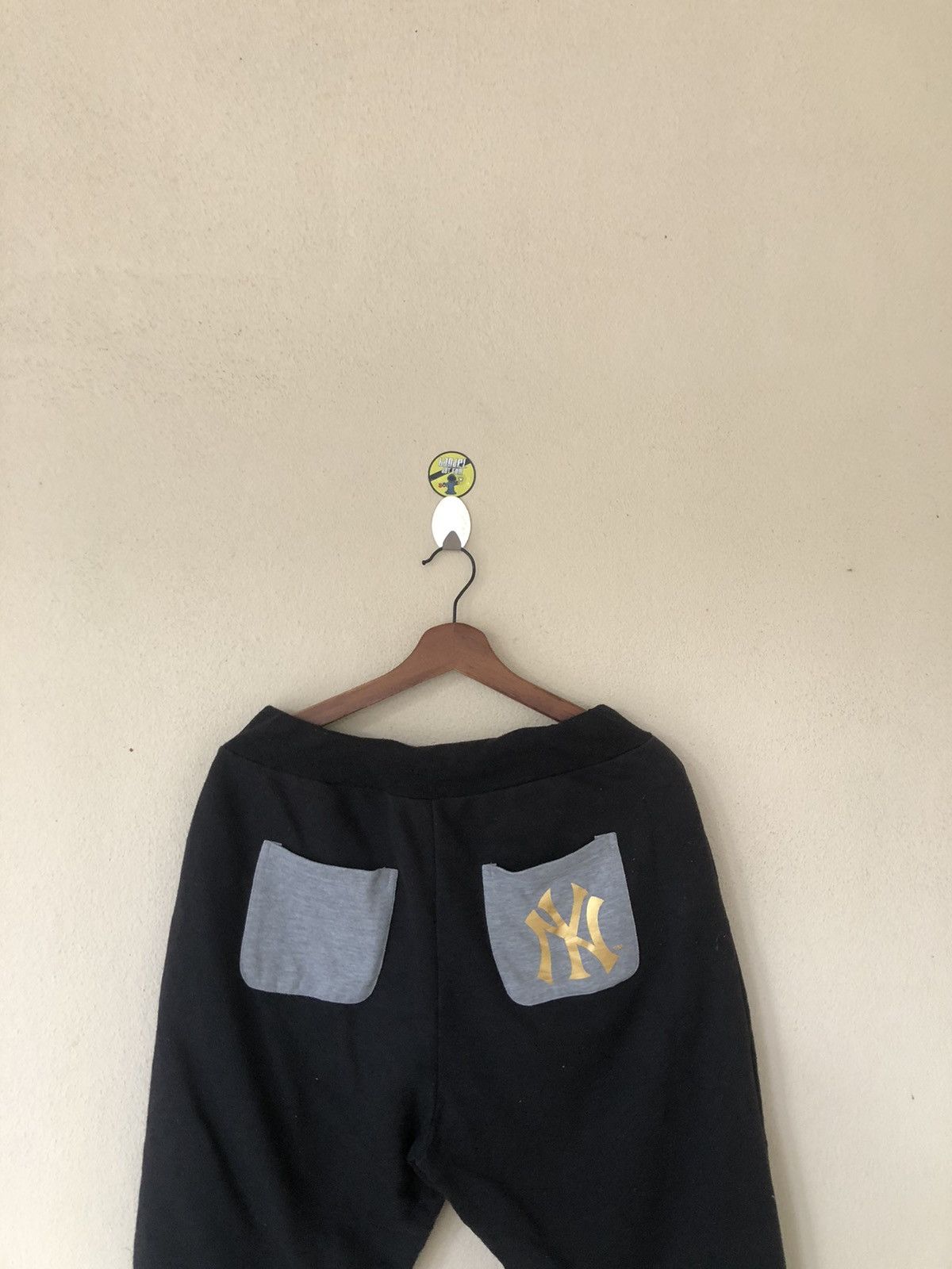 MLB × New York Yankees New York Yankees Three Quarter Size L Sweatpants 28-32 Size US 32 / EU 48 - 5 Thumbnail