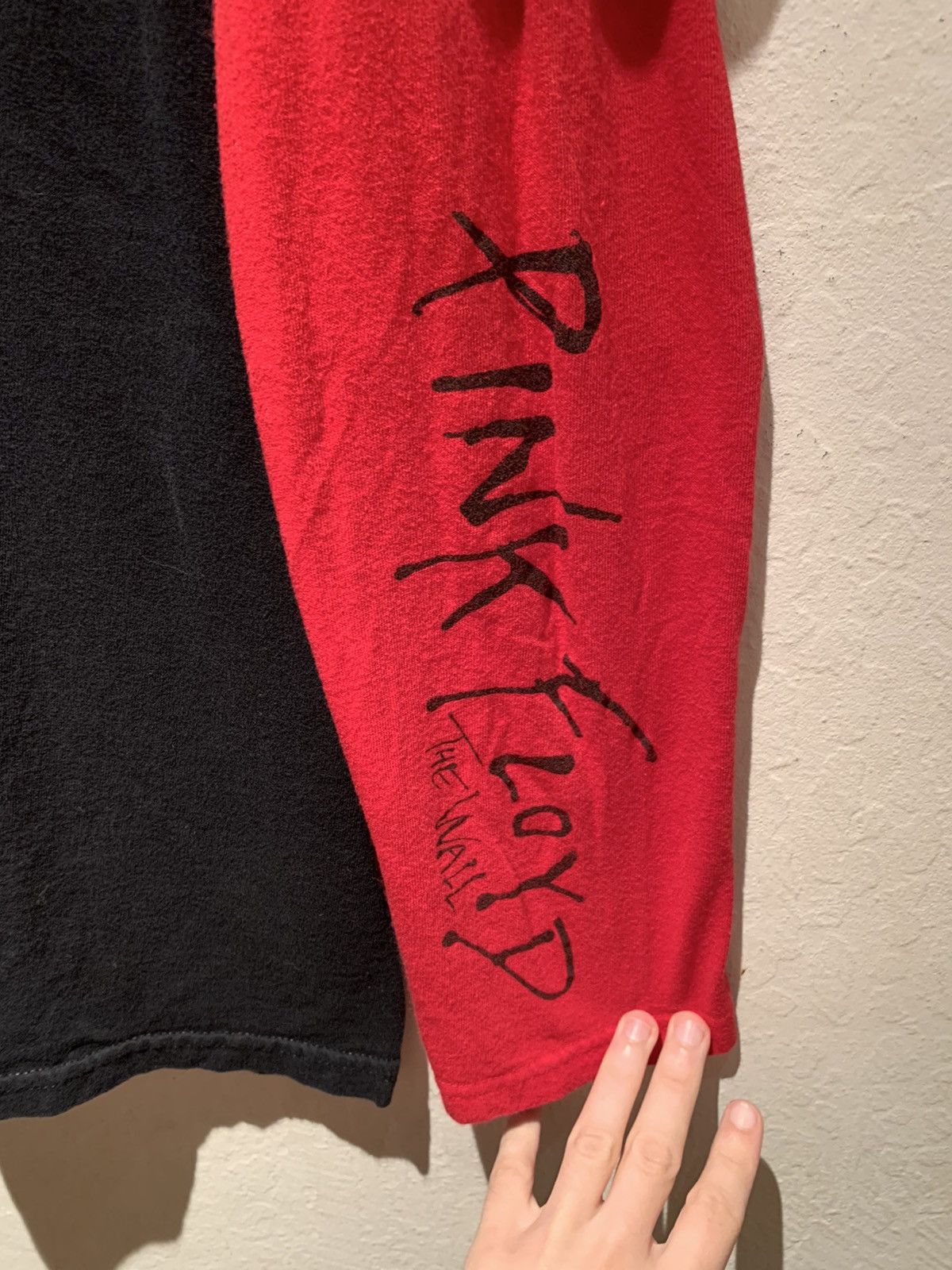 Band Tees × Pink Floyd × Vintage *RARE* Vintage 2004 Pink Floyd The Wall Layered LS Shirt XL Size US XL / EU 56 / 4 - 2 Thumbnail