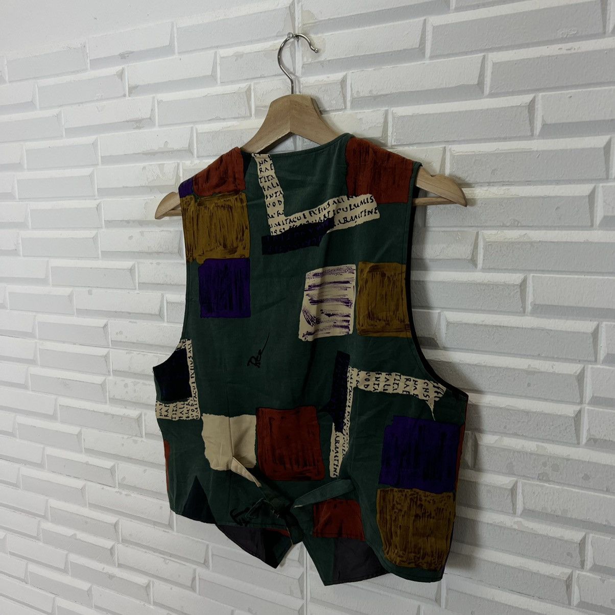 Art Comes First RARE CP COLLECTIONS VEST MULTI COLOUR Size US M / EU 48-50 / 2 - 8 Thumbnail