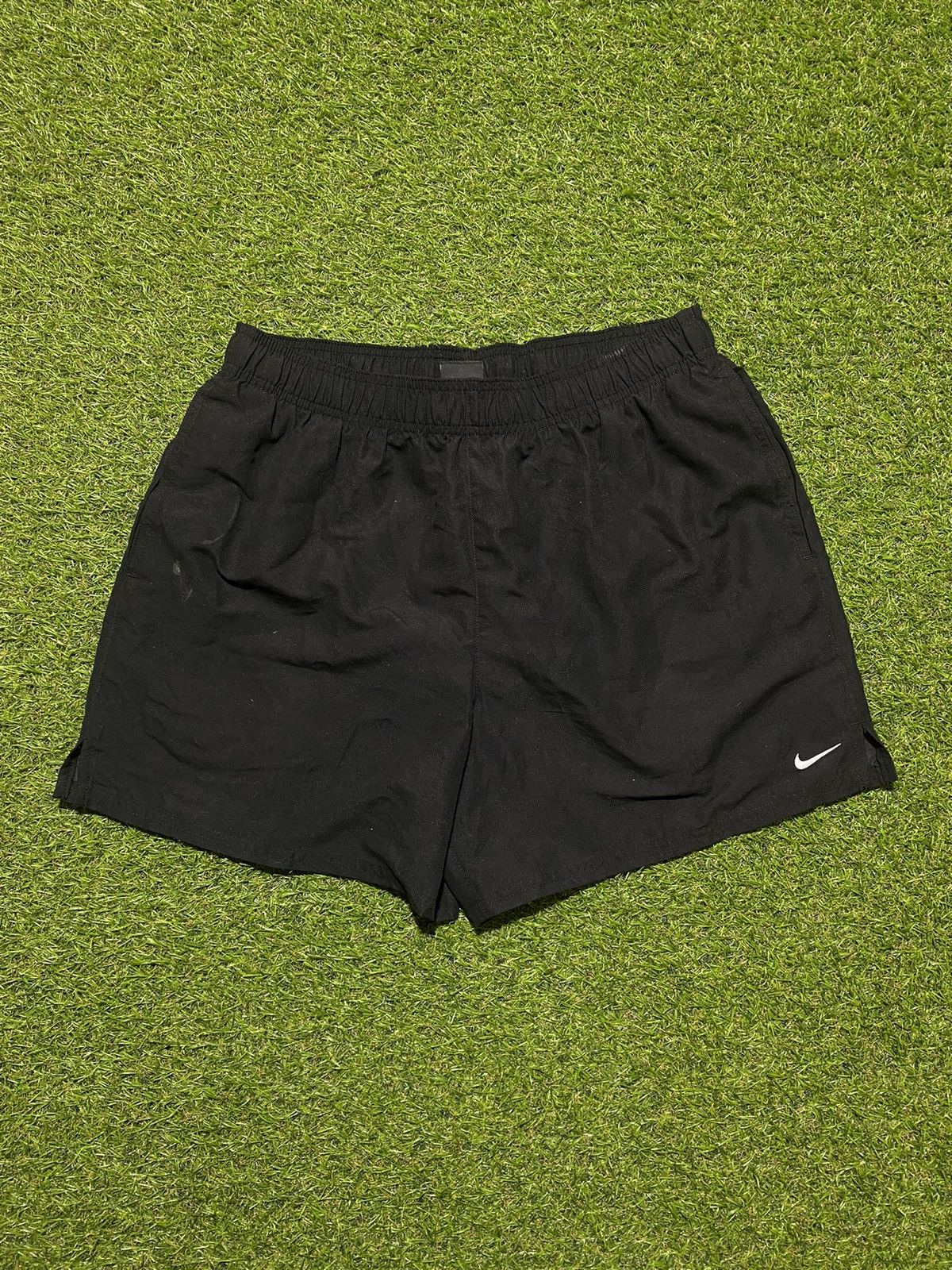 Nike Vintage Nike shorts streetwear swoosh casual y2k size L Size US 34 / EU 50 - 1 Thumbnail