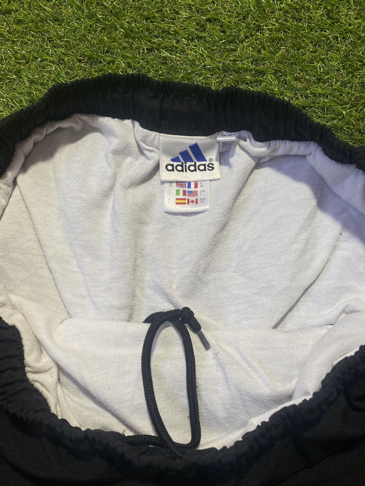 Adidas Vintage Adidas shorts streetwear y2k casual style size L Size US 34 / EU 50 - 5 Thumbnail