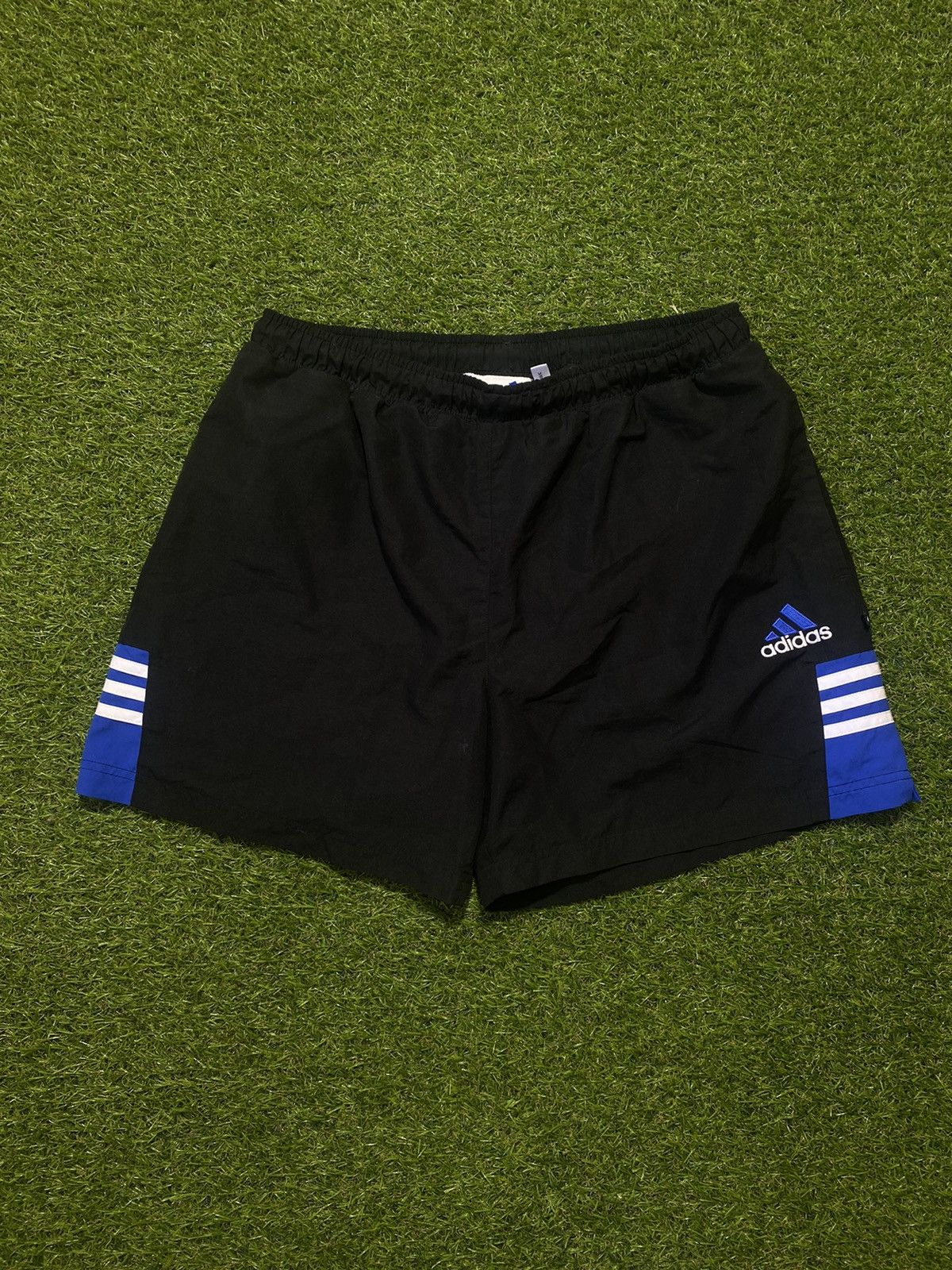 Adidas Vintage Adidas shorts streetwear y2k casual style size L Size US 34 / EU 50 - 1 Thumbnail