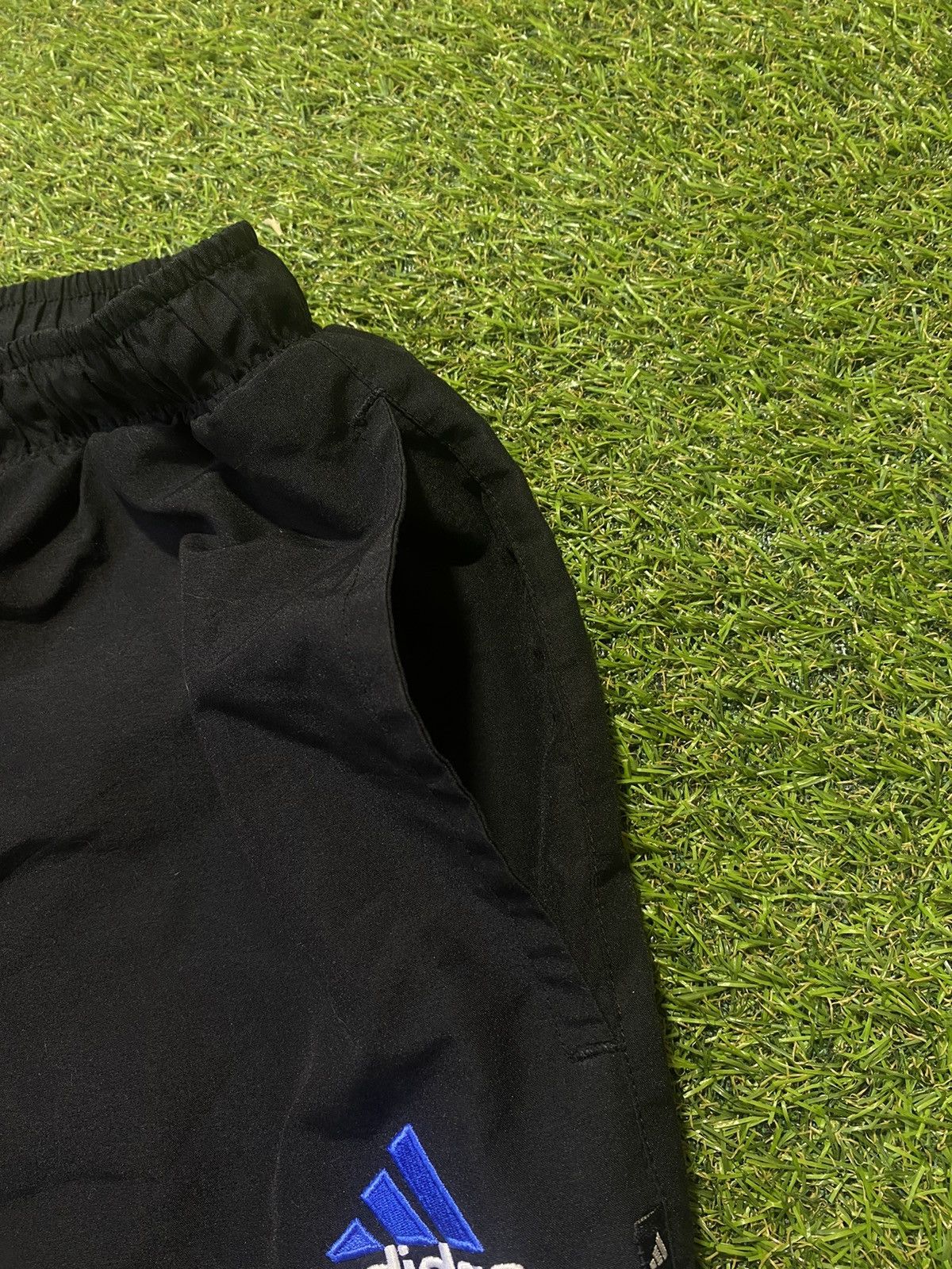 Adidas Vintage Adidas shorts streetwear y2k casual style size L Size US 34 / EU 50 - 2 Thumbnail