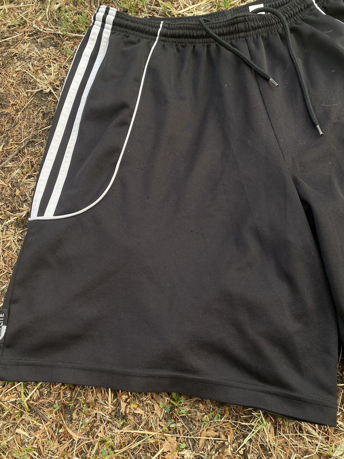 Adidas Vintage Adidas shorts streetwear y2k casual style size L Size US 34 / EU 50 - 2 Thumbnail