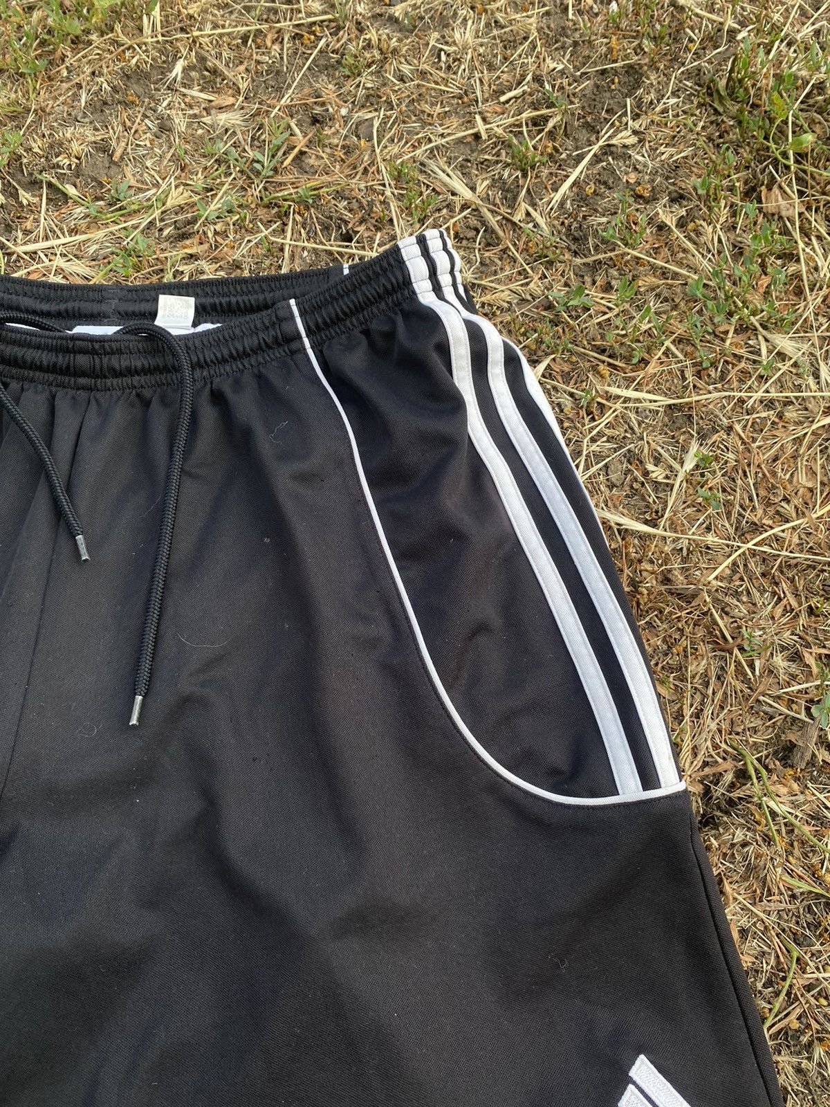 Adidas Vintage Adidas shorts streetwear y2k casual style size L Size US 34 / EU 50 - 3 Thumbnail