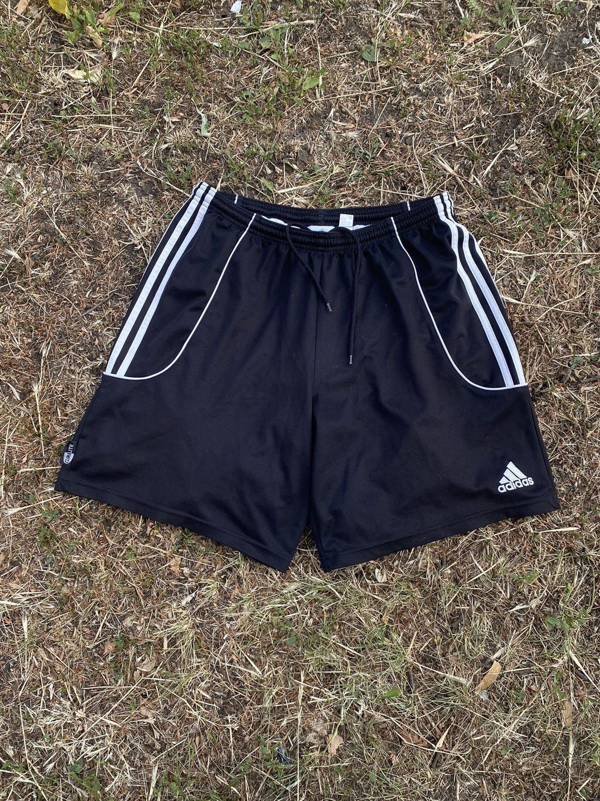 Adidas Vintage Adidas shorts streetwear y2k casual style size L Size US 34 / EU 50 - 1 Thumbnail